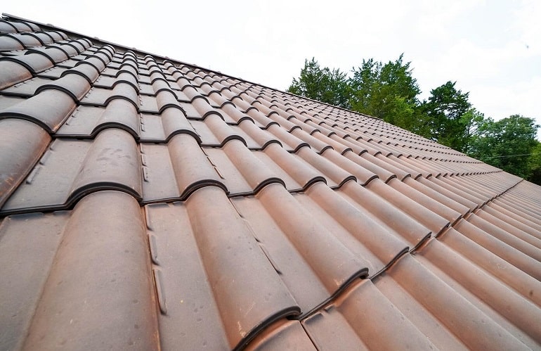 Different types of clay roof tiles